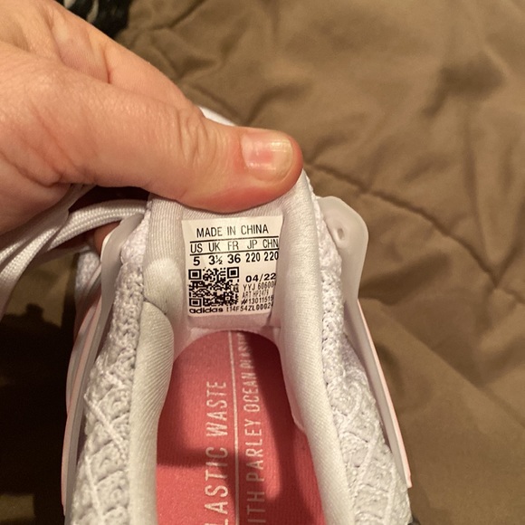 NWT in box Adidas Ultraboost 5.0 DNA women’s size 5 sneakers. - Picture 6 of 9
